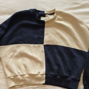 Abercrombie & Fitch Navy and Cream Pullover Sweatshirt